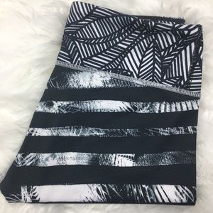 Lululemon | Shady Palm Stripe Capri Leggings 8